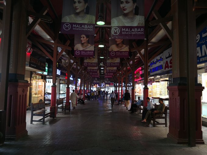 迪拜是个沙漠城市为什么那么有钱,迪拜四大土豪城市