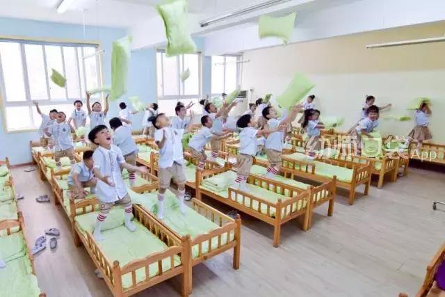 毕业最创意的毕业照多人,毕业照用什么造型好看