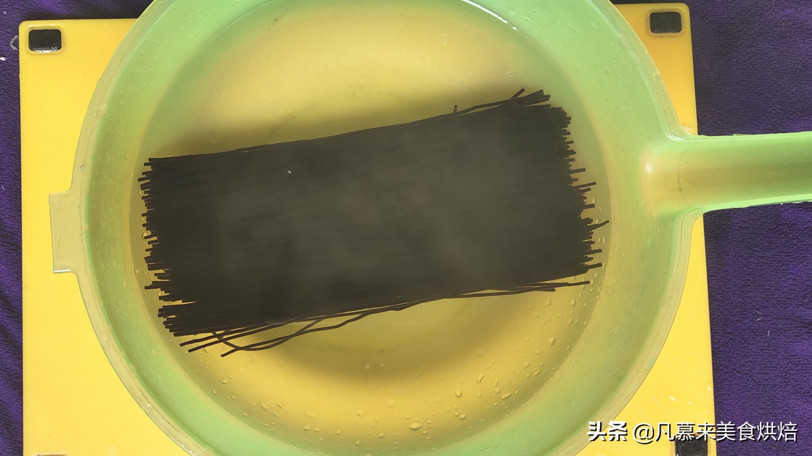 好吃的蕨根粉调料,凉拌蕨根粉怎么做才好吃