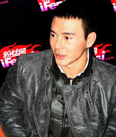 从“美少年”到“蜡像人”，他经历了什么，那场意外该怪谁呢？