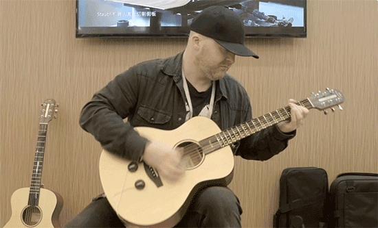 我用这把吉他，圆了青*梦春**