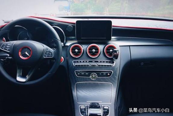 买奔驰c级会被看不起吗,买奔驰c级好还是E级好