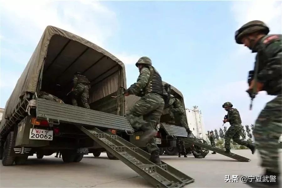 虎斑特战军大衣,虎斑特战服武警都可以穿吗