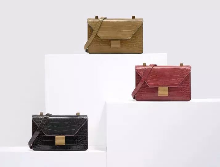 小ck最新款包多少钱,小ck性价比最高的包包