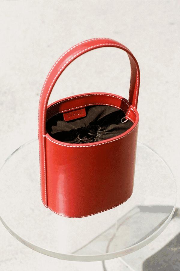 春天适合什么颜色包包,春天背什么颜色的包包