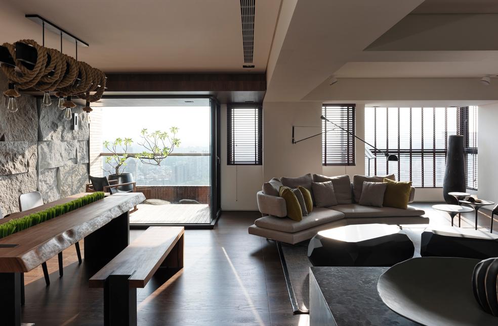 阳台变阳光房合理利用每一处空间,阳台防腐木阳光房