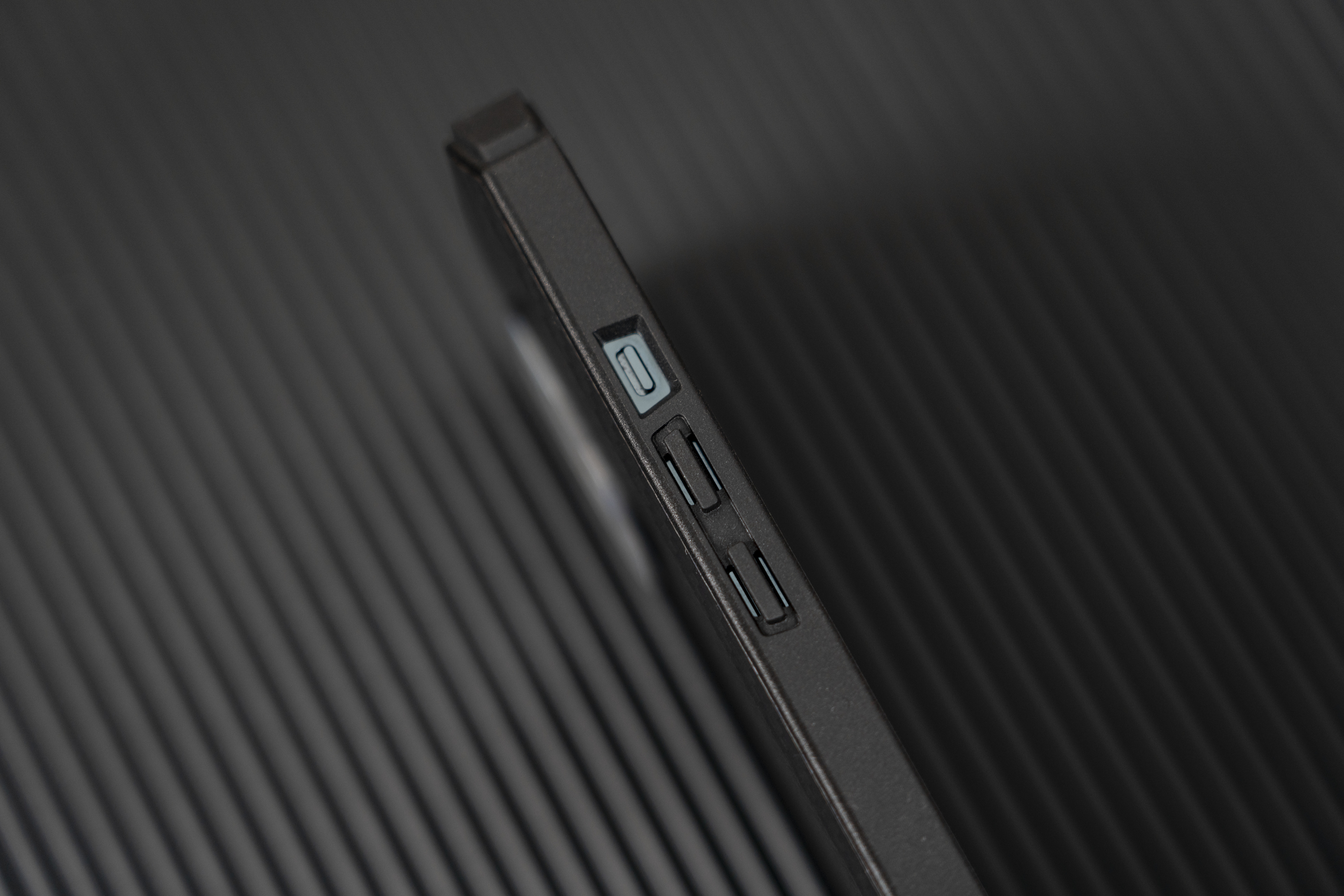 pitaka半包手机壳跌落测试,pitaka日落手机壳防摔测试