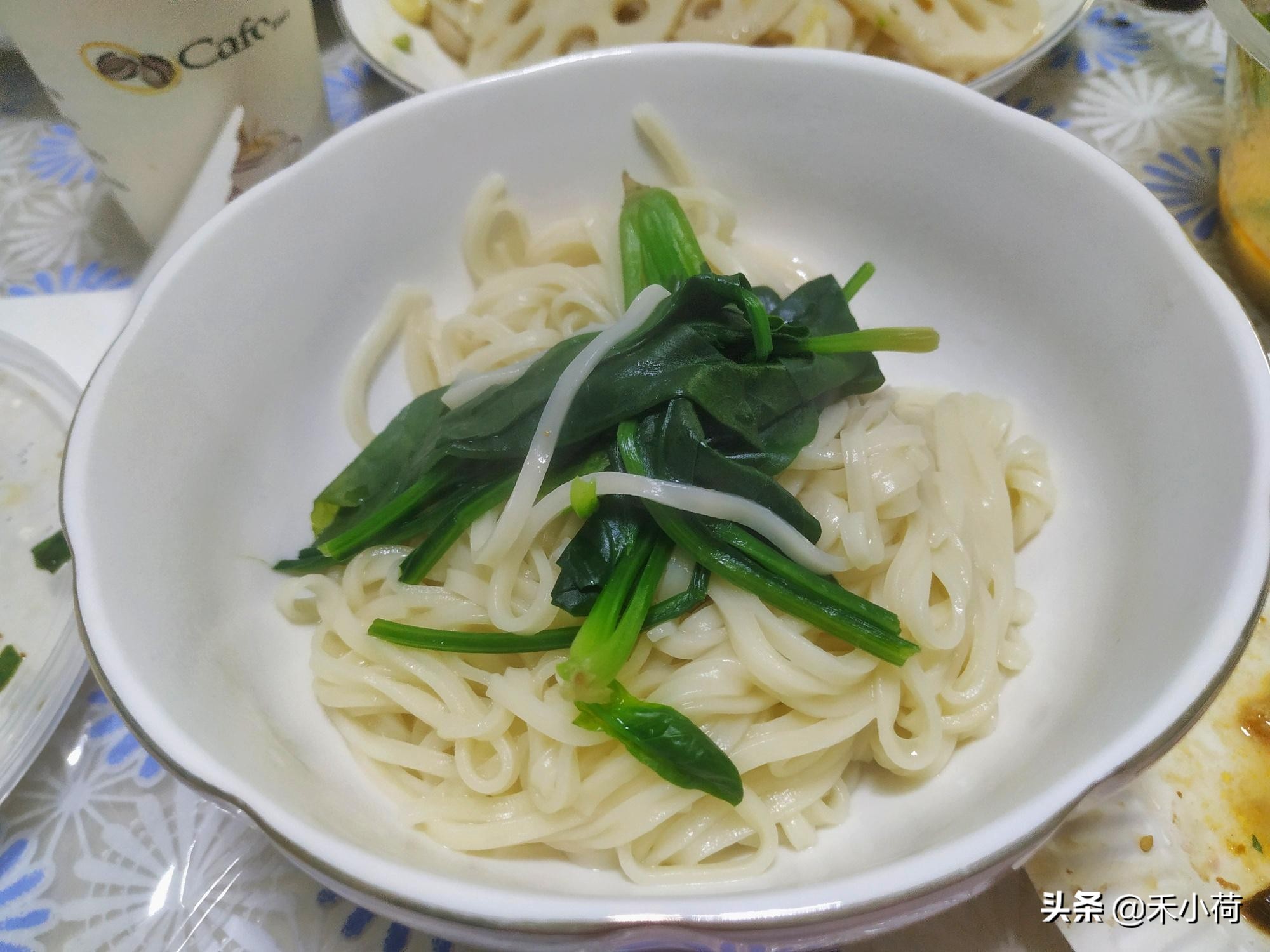 爷爷过生日奶奶做的一大桌子菜,奶奶给孙子做一桌子菜庆祝生日