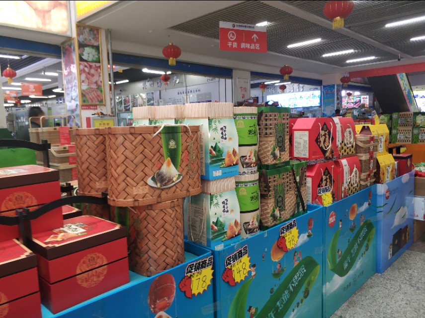 *疆新**最大的冷冻食品交易市场在这里!里面东西齐全建的也很大气!