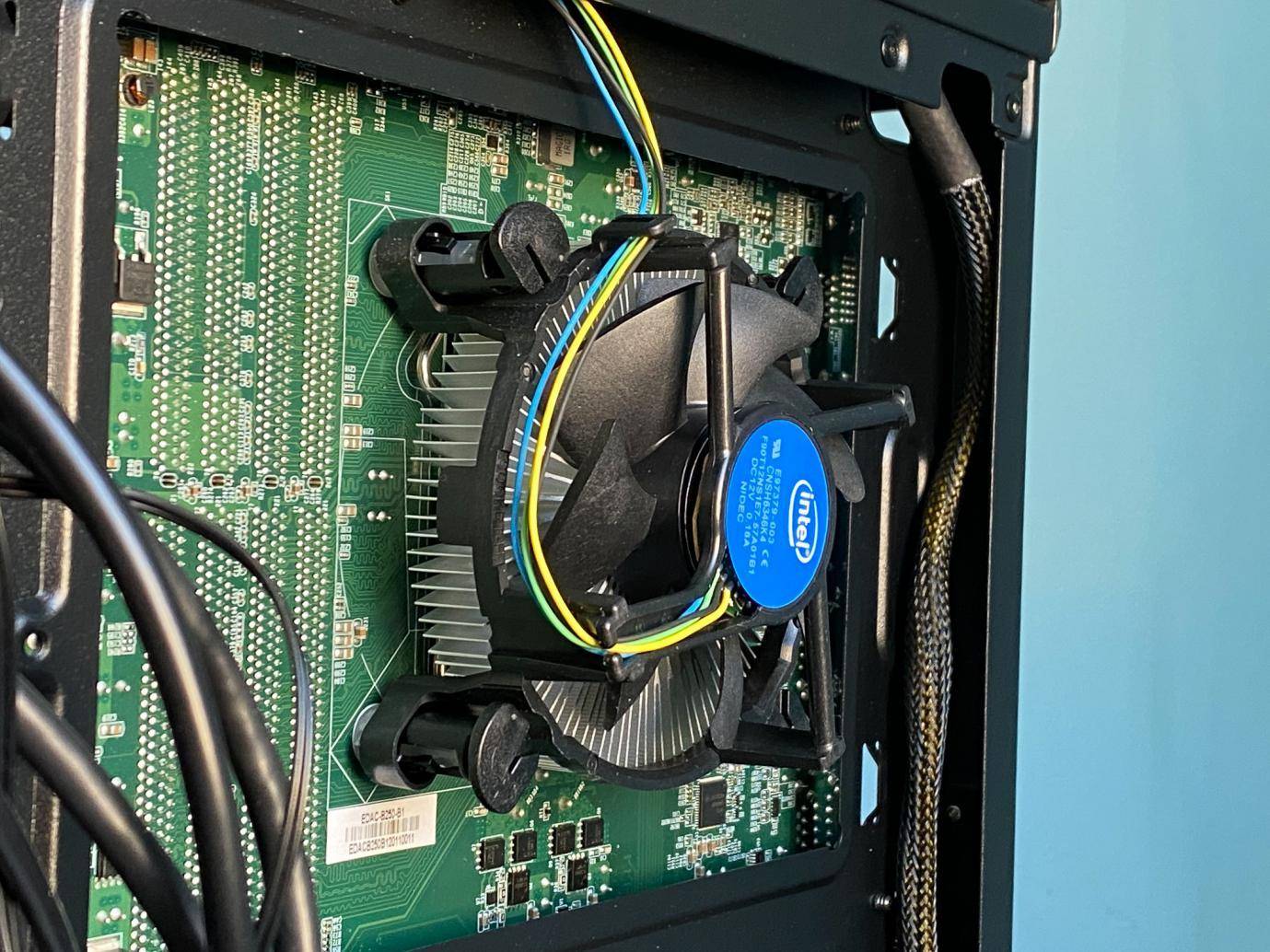 换cpu和主板电脑里的东西还有吗,电脑系统是装在主板还是cpu上