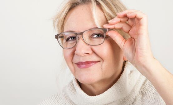 老花镜要根据瞳距配吗,父母戴的老花镜推荐