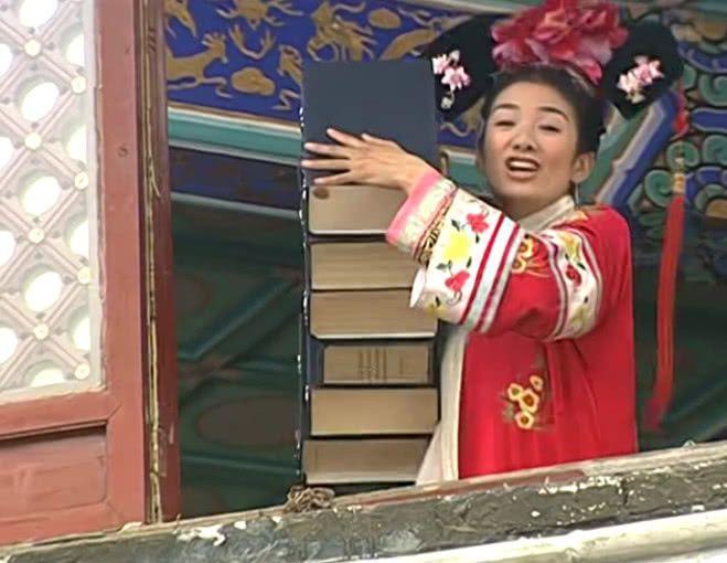 小燕子紫薇因为香妃被关大牢,小燕子紫薇被泡冷水