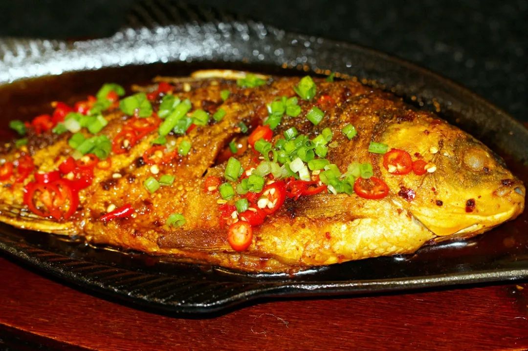 门头沟老牌美食摆上大排档！露天撸串火锅加烤鱼，100元买100瓶U8