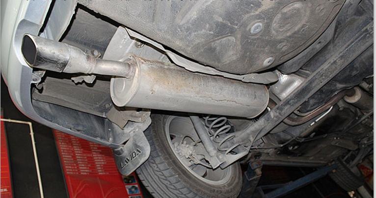 汽车排气管尾端水渍说明什么,汽车排气管怎么判断正不正常