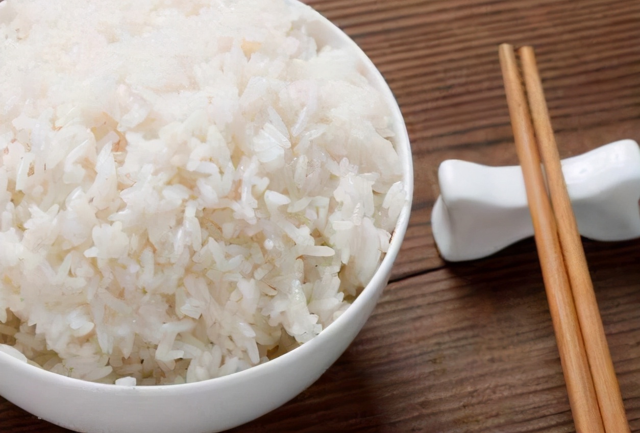 蒸米饭不要再加水了,蒸米饭淘米后不要直接加水