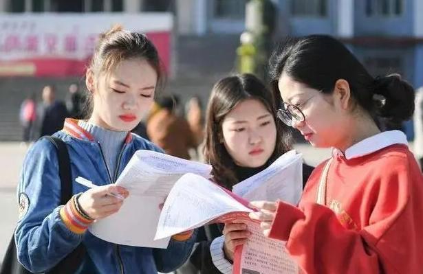 “人均985”的时代，二本生丢人吗？事实证明“专科生”才是常态