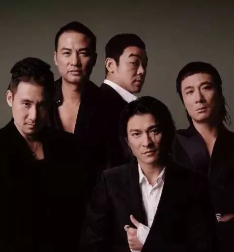 他是香港最低调的影帝,梳起飞机头他又是令人闻风丧胆的江湖大佬