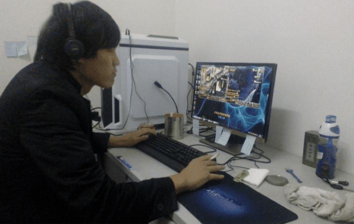 三个小伙合伙,三个小伙出租屋通宵玩电脑