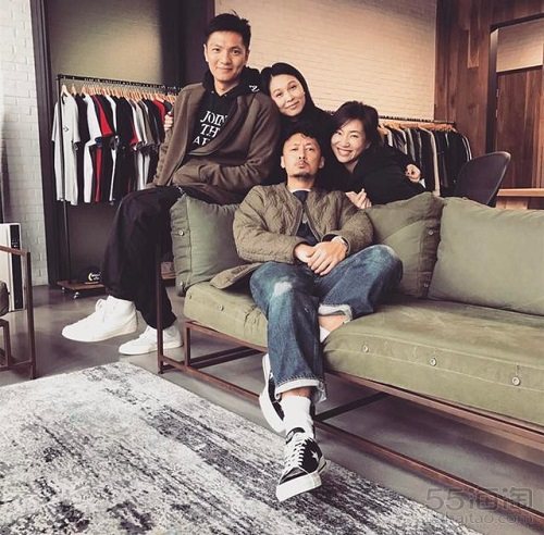 converse匡威米白色,converse匡威鞋子好刷吗