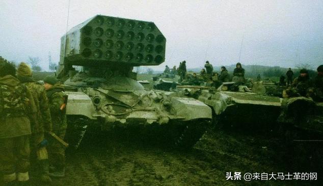 俄军使用温压弹tos-1a,俄军使用tos-1a温压弹