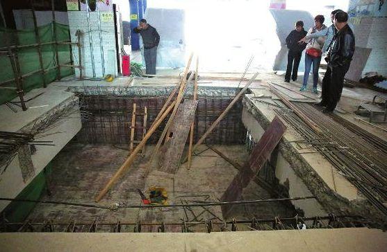 装电梯楼板被打穿,安装电梯被一楼阻拦