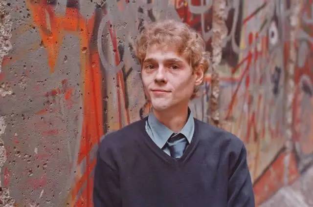 强行把男生打扮成女生,强行把男主变成女生