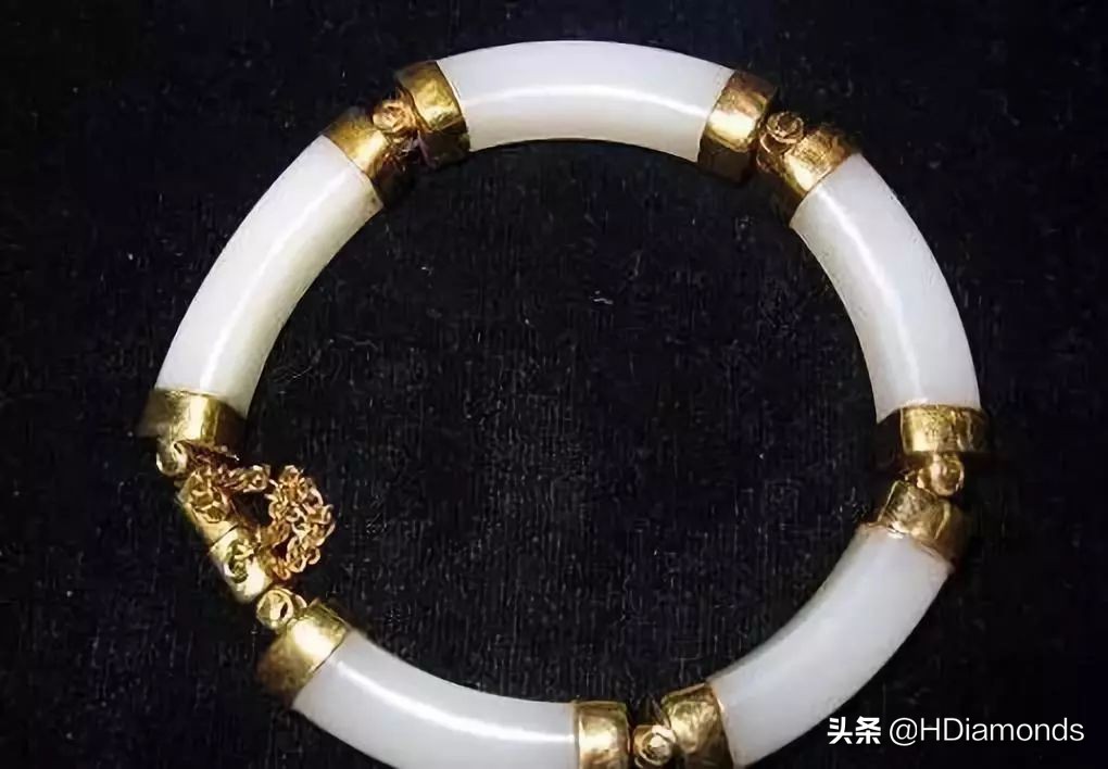 翡翠项链摔坏要赔一千多万视频,顾客摔坏了手镯怎么赔偿