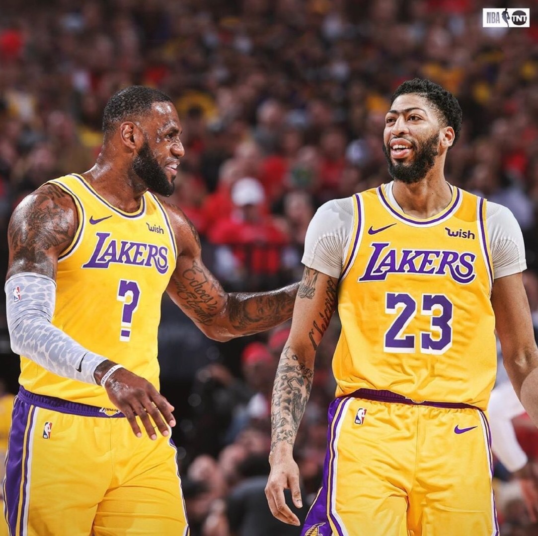 安东尼-戴维斯400多万买个体验卡,詹姆斯下赛季还要穿23号