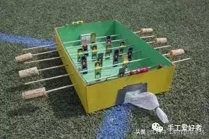 球迷爸爸靠指偶游戏带娃，手工制作的指偶乐趣多