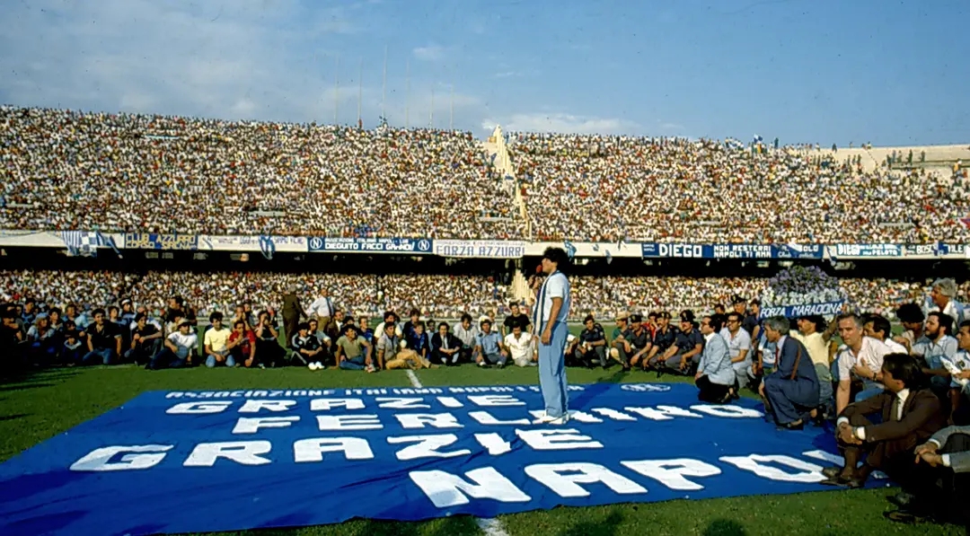 球王马拉多纳的陨落纪录片完整版,马拉多纳传奇纪录片