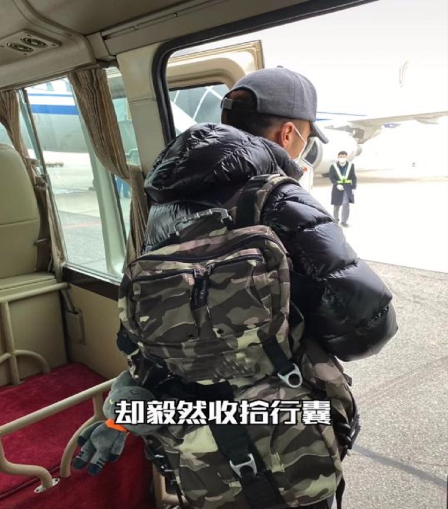 谢霆锋王菲现身机场完整视频,王菲谢霆锋近况视频完整版