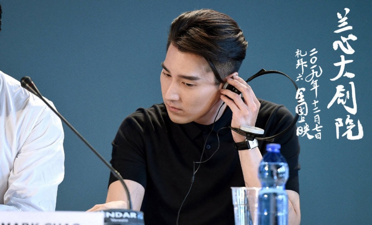 56岁巩俐与37岁赵又廷有吻戏，画面浪漫又唯美，网友：毫无违和感