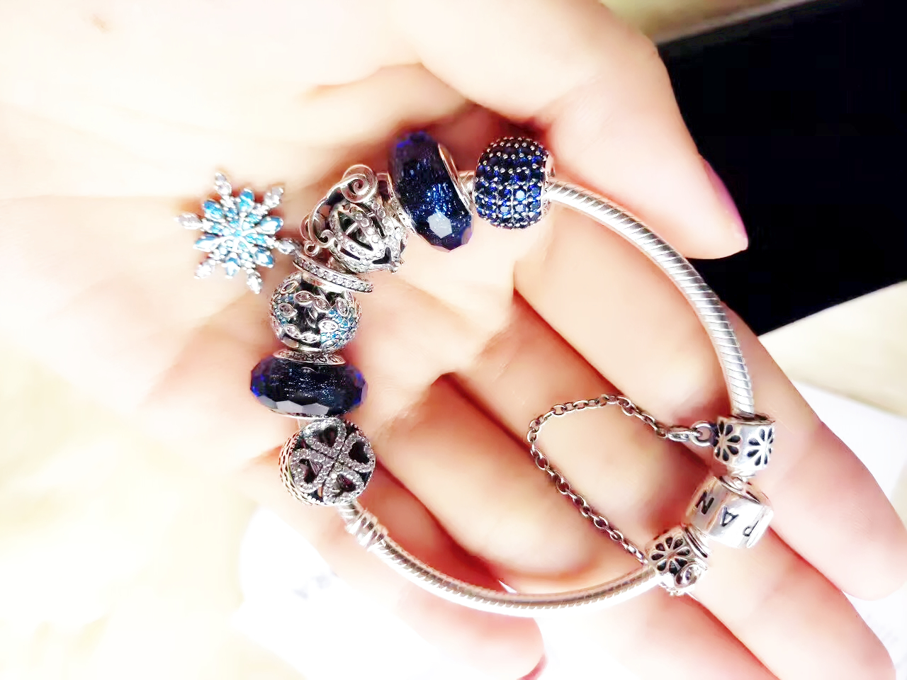 奢侈品装饰品项链手链搭配 (装饰物多又好看又便宜的手链)