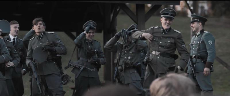 二战电影《索比堡》*党**卫军疯狂残忍对集中营里的犹太人肆意*杀屠**