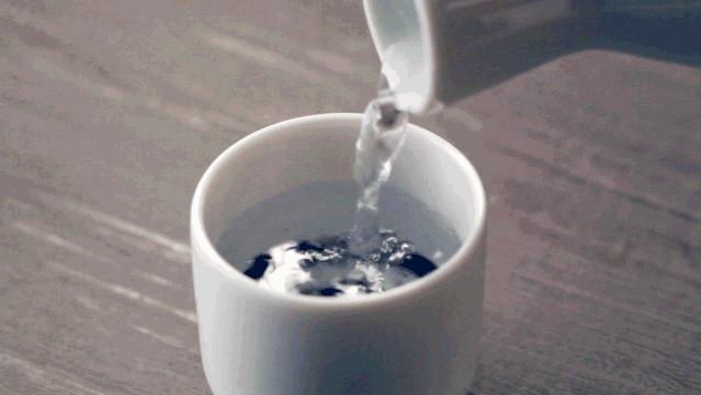 徐州张柏芝一秒到日本？其实正在吃日料，和服免费穿，过足cos瘾