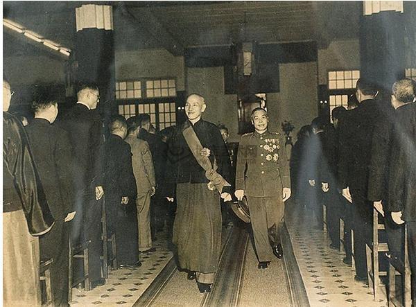 李宗仁的划江而治为何不切实际?看看朝鲜,才知毛*东泽**的果决