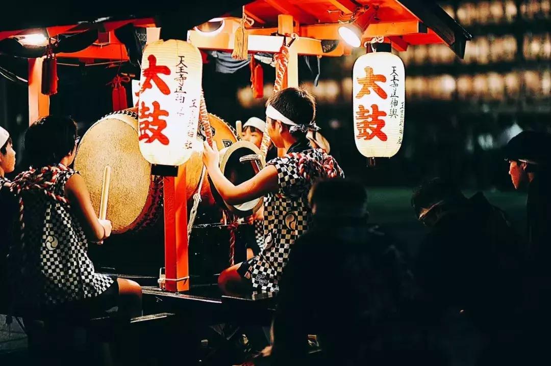 上海夫妻打工20年买了一套房子,80后小夫妻300万买下日本一栋楼