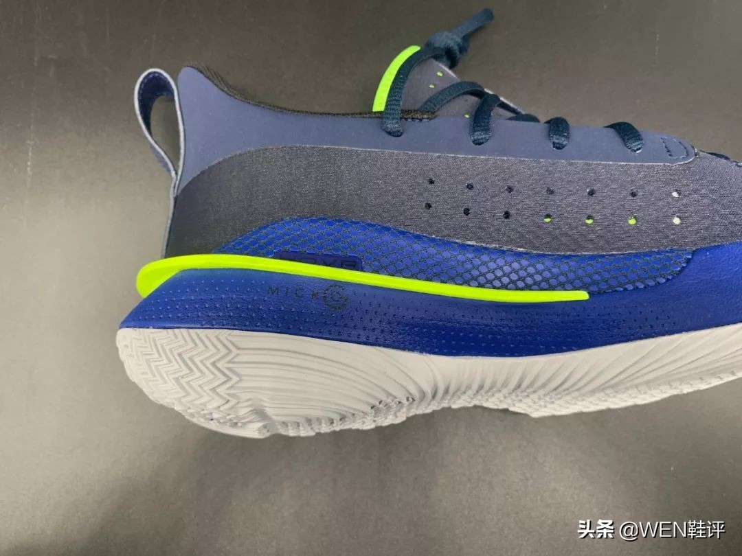 致敬粉丝！鞋面、中底再升级，库里7*开代**箱解读，你觉得如何？