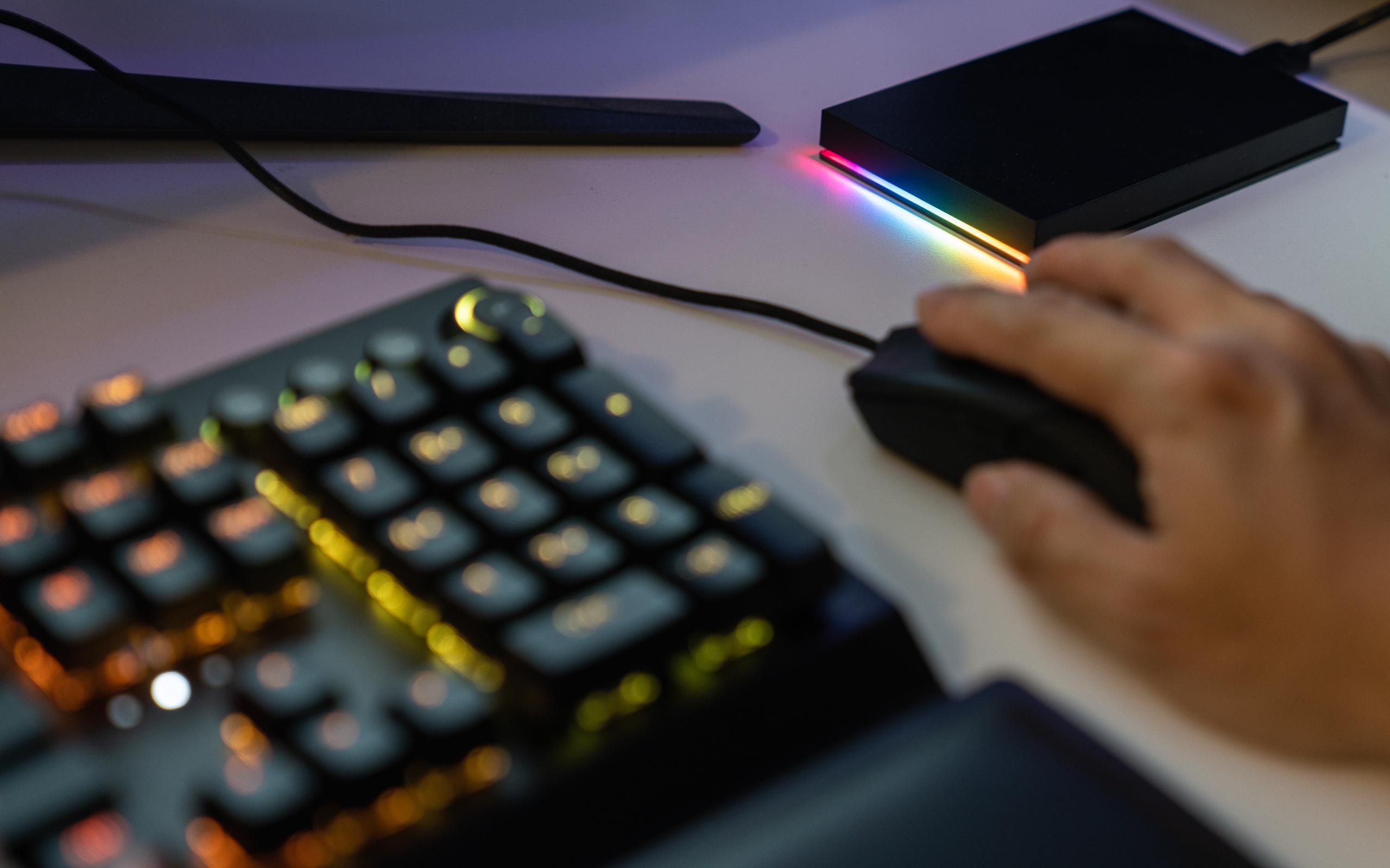 希捷酷玩极光侠移动硬盘,希捷酷玩游戏固态硬盘评测