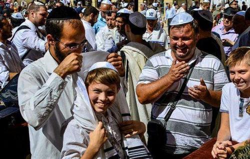 犹太人的圣经《塔木德》告诉我们：赞美别人时，一定要注意这4点