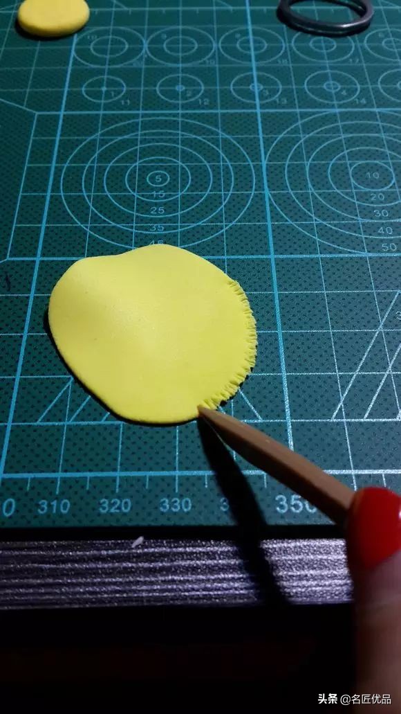 母亲节手工康乃馨简单又漂亮,母亲节适合给妈妈做的康乃馨手工