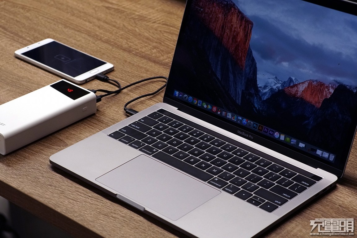 30000毫安大容量移动电源,30000毫安大电池手机