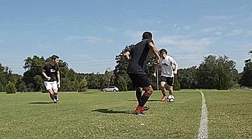 初学者足球点球技巧,五个初学者必会的足球基本技巧