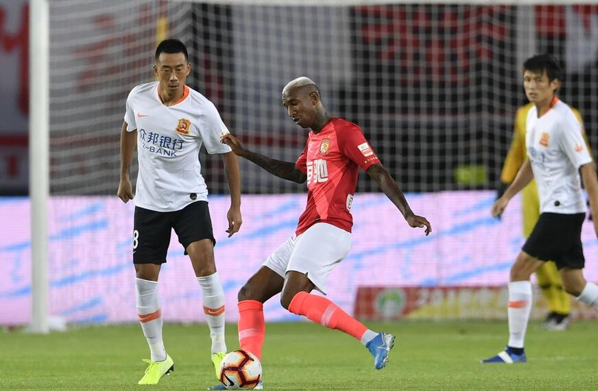 李铁卡纳瓦罗,李铁卡纳瓦罗郑智