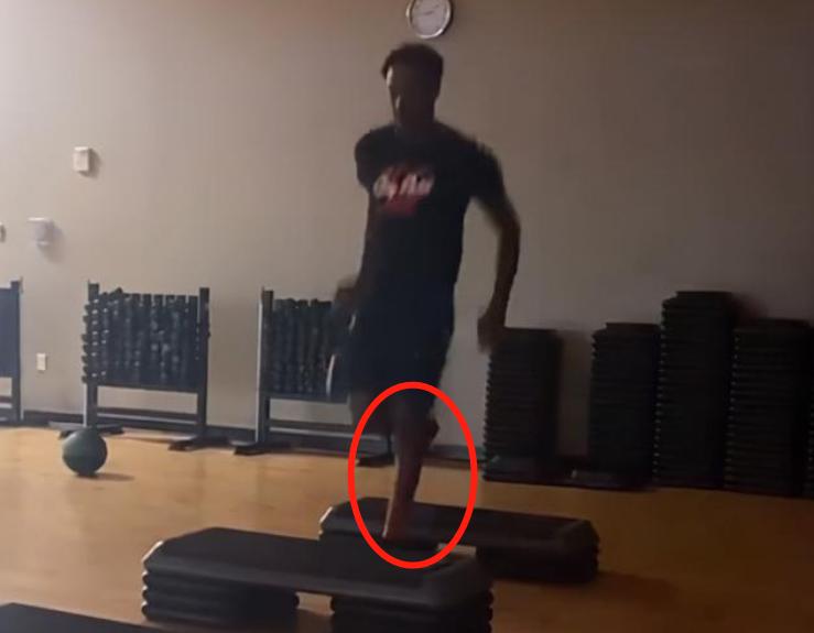 马尚布鲁克斯单脚跳离场,马尚布鲁克斯最新消息会续约吗