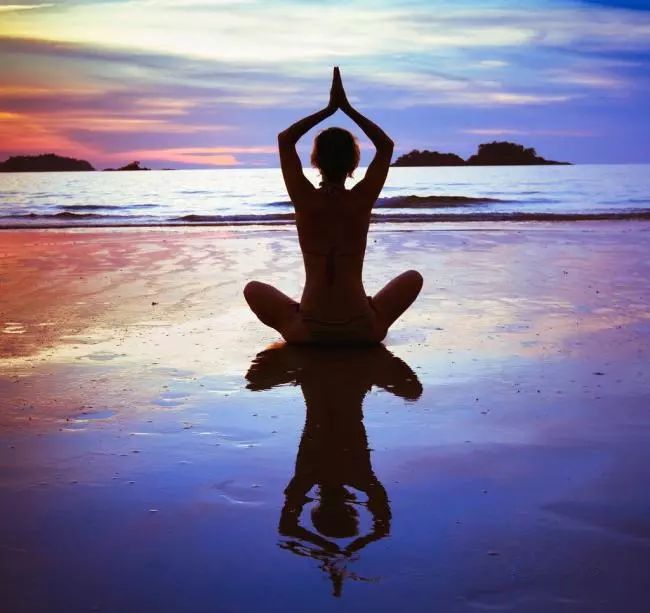 他们竟用瑜伽宣扬色情、发展*教邪**，健康的外表下包裹着邪恶的心