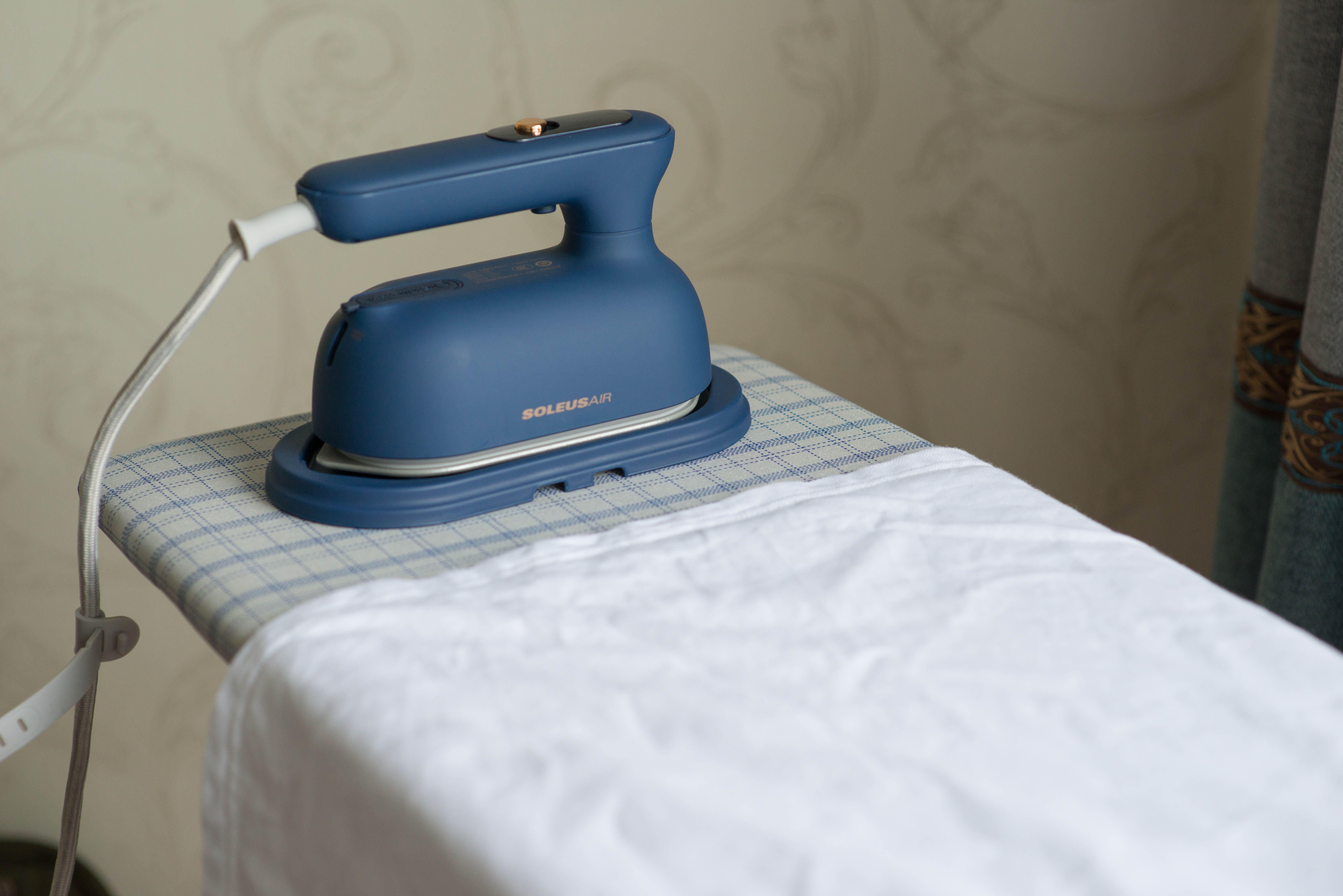 胡侃侃的夏日出行皮鞋和休闲鞋推荐，夏日衣服褶皱的快速处理办法