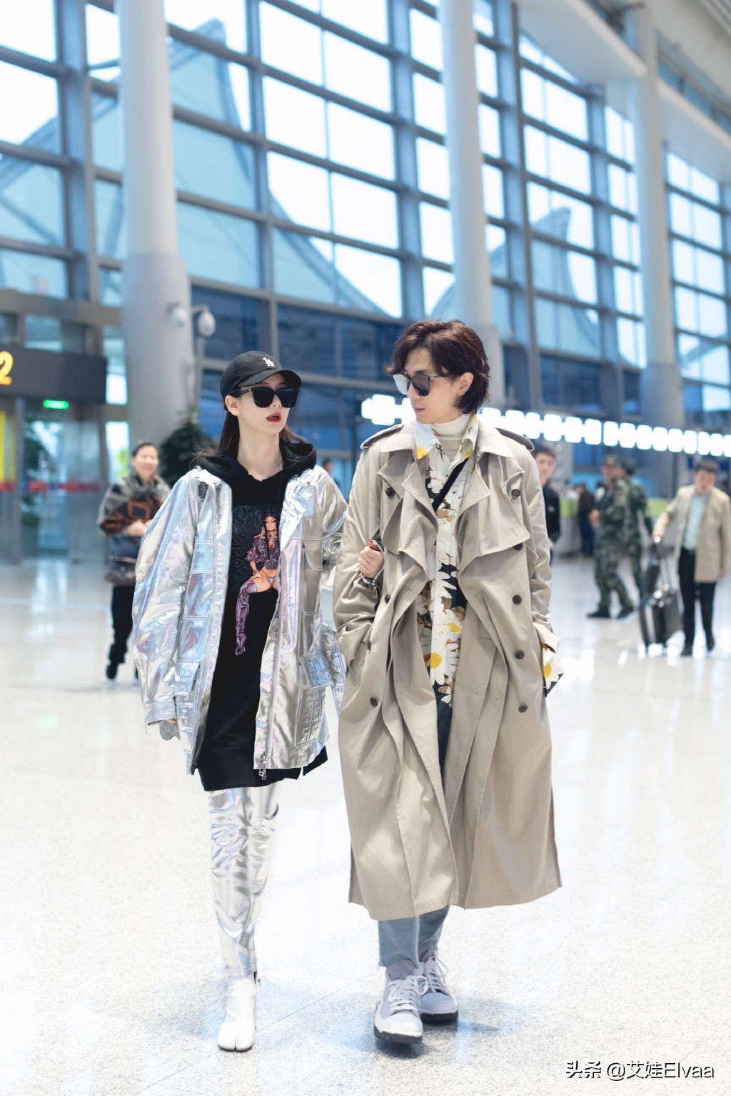 戚薇素颜被吐槽,戚薇韩范十足现身机场