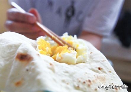 过了寒食是清明。煮鸡蛋,卷单饼,转完秋千放风筝。