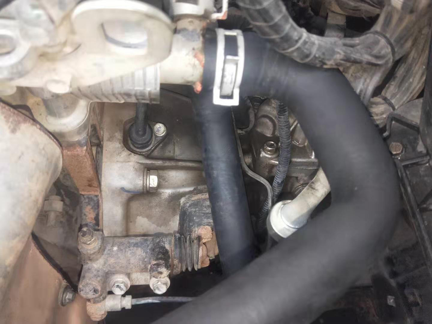 打方向异响颠簸路面不响,汽车打方向和坑洼异响